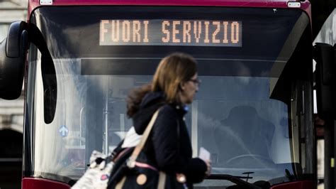 Sciopero dei trasporti, i sindacati: 'Adesione quasi totale'